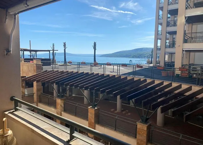 Marina شقة بالشيك